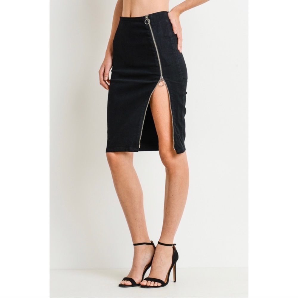 🌹NEW - BELA Skirt in Black